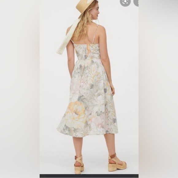 H&M linen blend button down dress - Picture 3 of 8